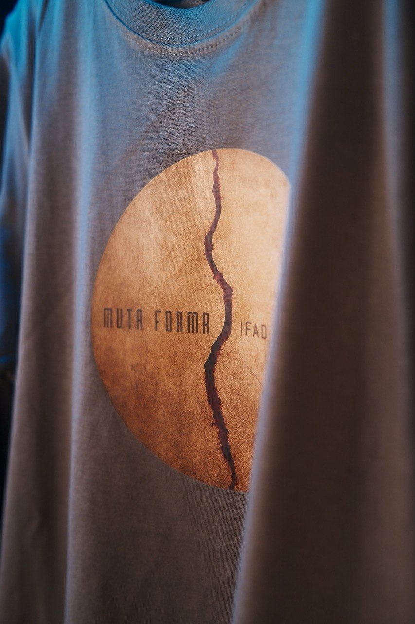 T-Shirt MUTA FORMA - Fumo