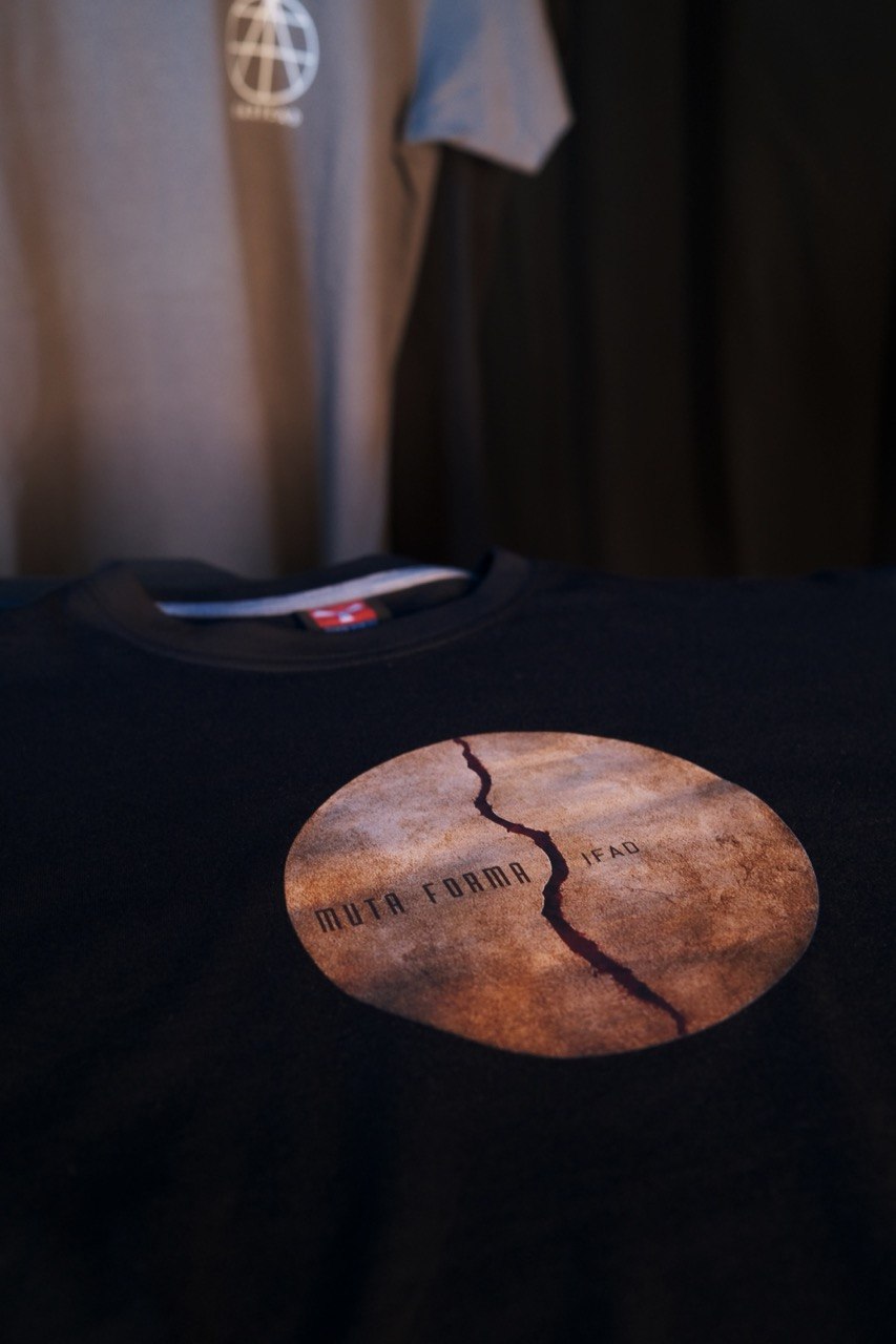 T-shirt MUTA FORMA - Nera