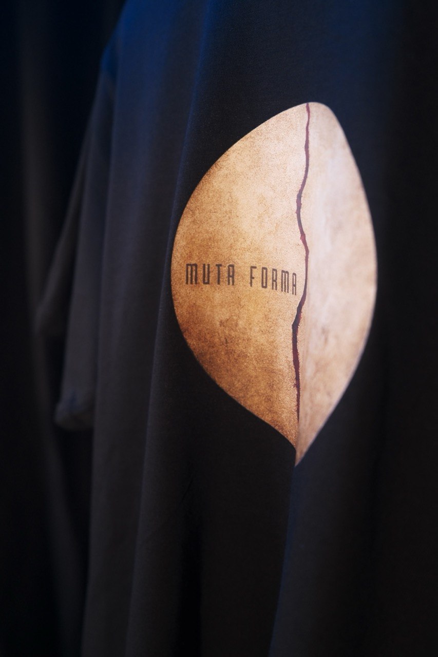 T-shirt MUTA FORMA - Nera
